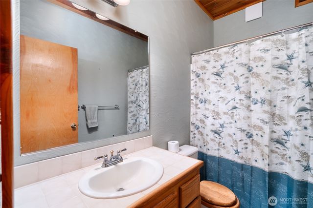 414 Little Acres Drive, Oak Harbor, WA 98277