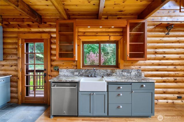 414 Little Acres Drive, Oak Harbor, WA 98277