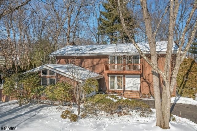 566 Faletti Way, River Vale Twp., NJ 07675