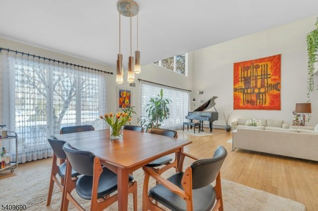 566 Faletti Way, River Vale Twp., NJ 07675