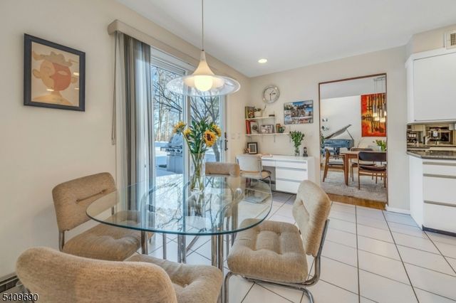 566 Faletti Way, River Vale Twp., NJ 07675