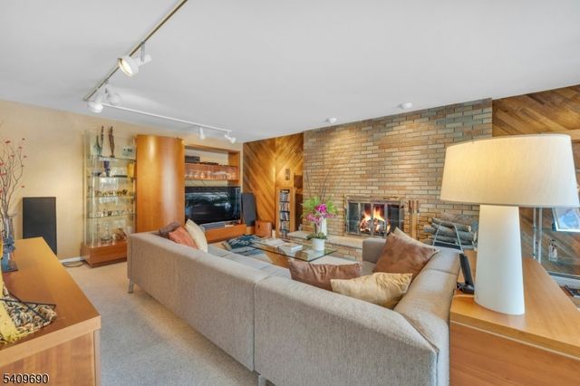 566 Faletti Way, River Vale Twp., NJ 07675