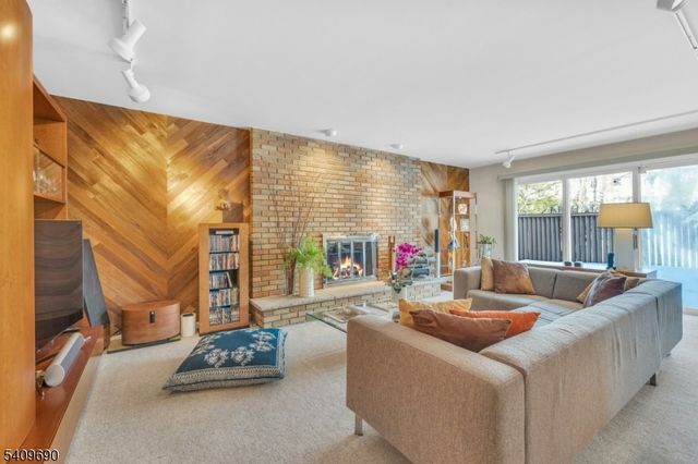 566 Faletti Way, River Vale Twp., NJ 07675