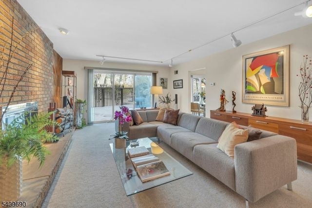 566 Faletti Way, River Vale Twp., NJ 07675