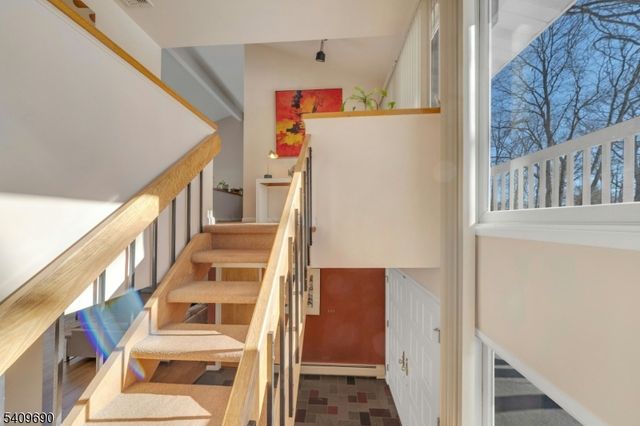 566 Faletti Way, River Vale Twp., NJ 07675