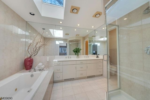 566 Faletti Way, River Vale Twp., NJ 07675