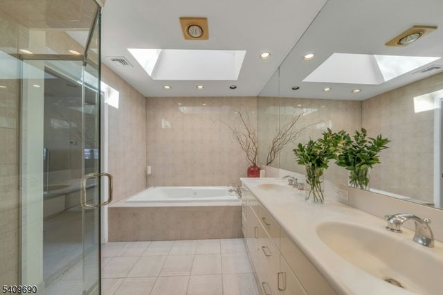 566 Faletti Way, River Vale Twp., NJ 07675