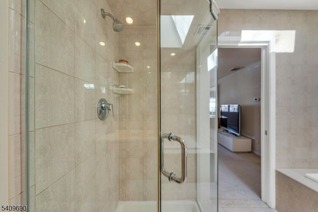 566 Faletti Way, River Vale Twp., NJ 07675