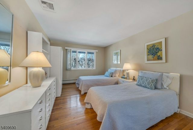 566 Faletti Way, River Vale Twp., NJ 07675