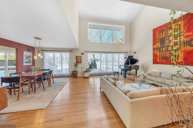 566 Faletti Way, River Vale Twp., NJ 07675