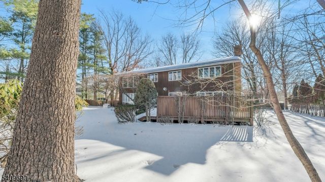 566 Faletti Way, River Vale Twp., NJ 07675