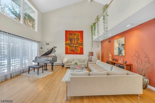 566 Faletti Way, River Vale Twp., NJ 07675