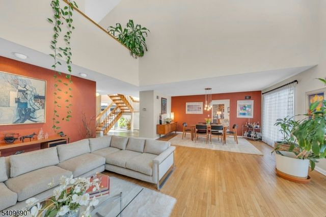 566 Faletti Way, River Vale Twp., NJ 07675