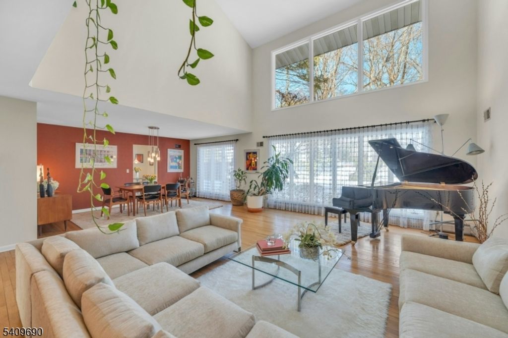 566 Faletti Way, River Vale Twp., NJ 07675