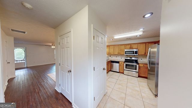 1640 Riverchase Circle NE, Conyers, GA 30013