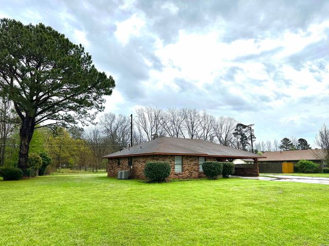 3805 Scenic Drive, Pine Bluff, AR 71603