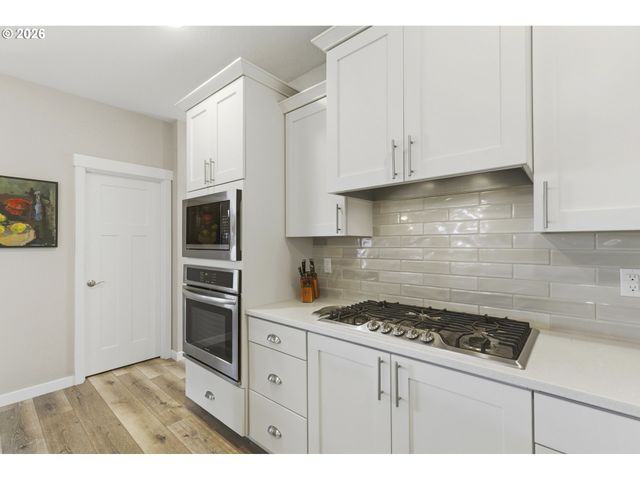 1032 S WILLOW St, Canby, OR 97013