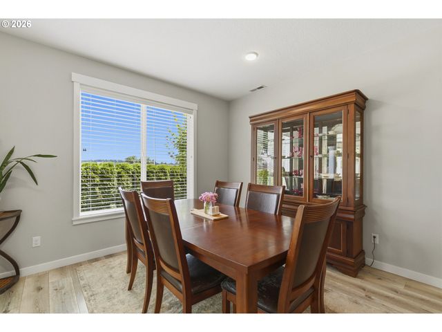 1032 S WILLOW St, Canby, OR 97013