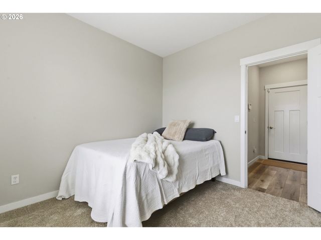 1032 S WILLOW St, Canby, OR 97013