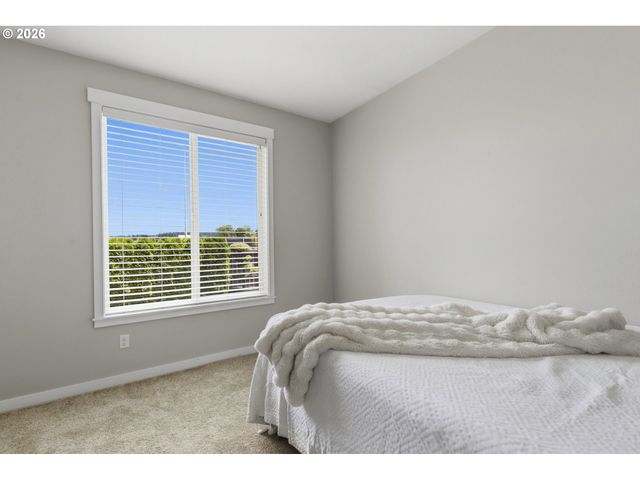 1032 S WILLOW St, Canby, OR 97013