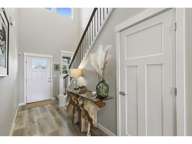 1032 S WILLOW St, Canby, OR 97013