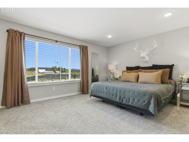 1032 S WILLOW St, Canby, OR 97013