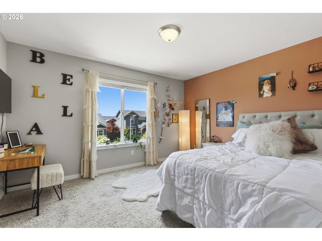 1032 S WILLOW St, Canby, OR 97013