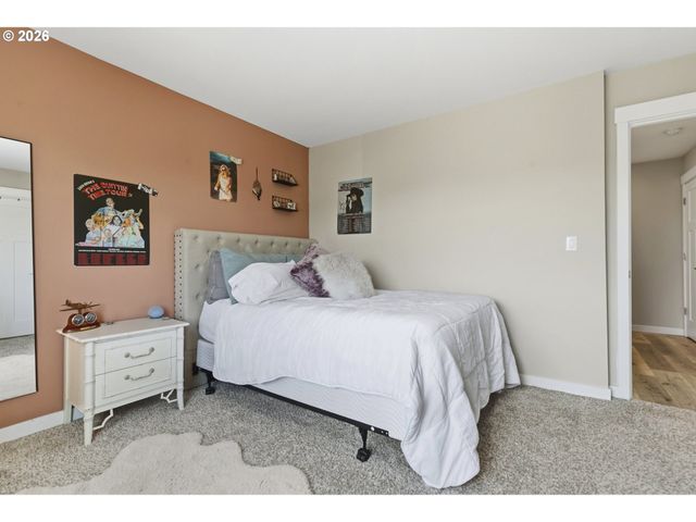 1032 S WILLOW St, Canby, OR 97013