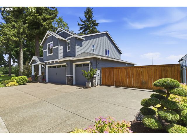 1032 S WILLOW St, Canby, OR 97013