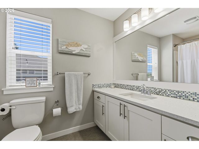 1032 S WILLOW St, Canby, OR 97013