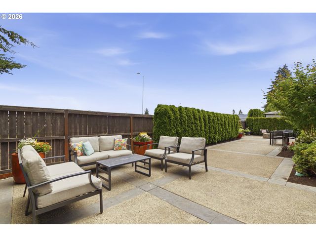 1032 S WILLOW St, Canby, OR 97013