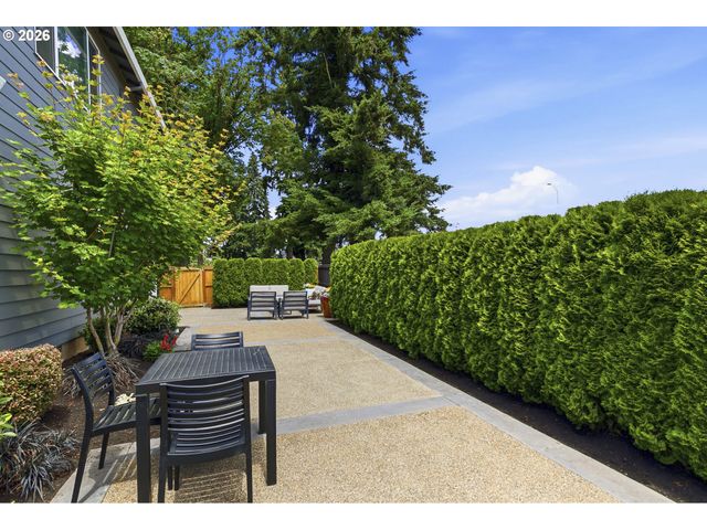 1032 S WILLOW St, Canby, OR 97013