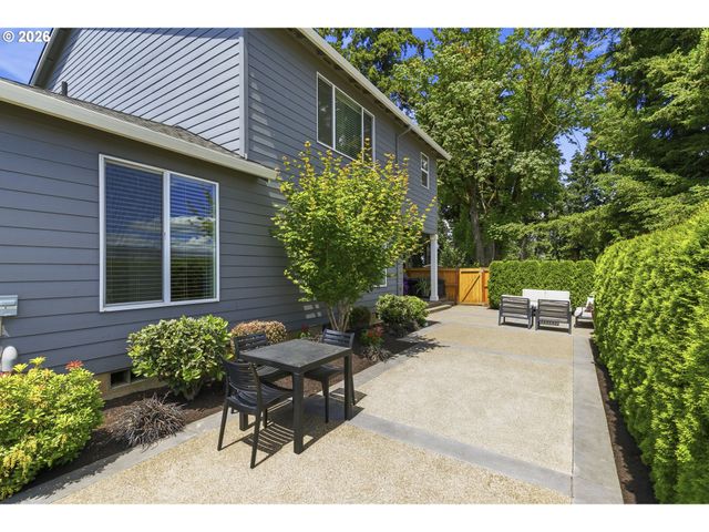 1032 S WILLOW St, Canby, OR 97013