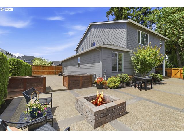 1032 S WILLOW St, Canby, OR 97013