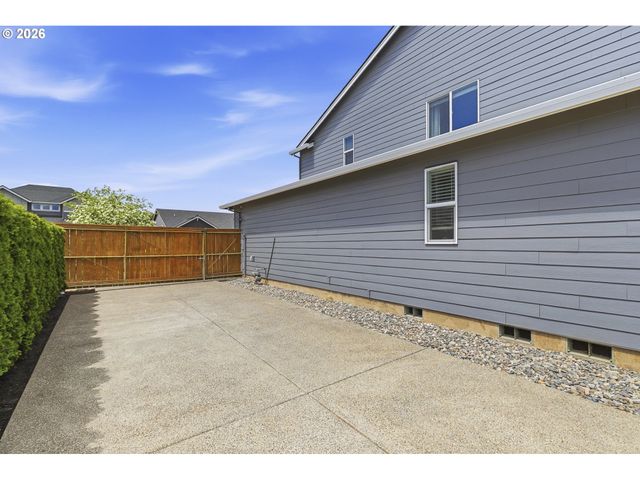 1032 S WILLOW St, Canby, OR 97013