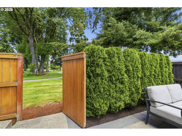 1032 S WILLOW St, Canby, OR 97013