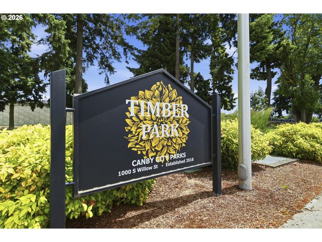 1032 S WILLOW St, Canby, OR 97013