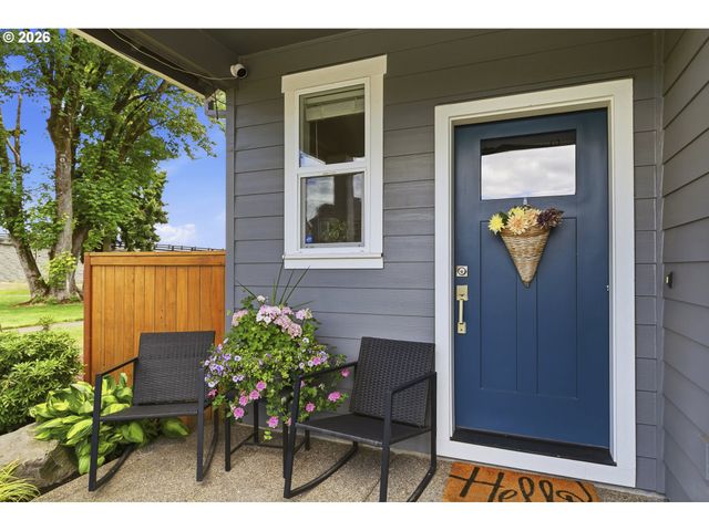 1032 S WILLOW St, Canby, OR 97013