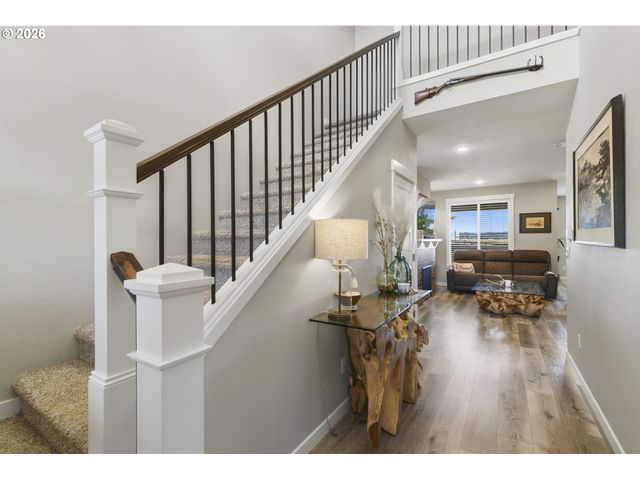 1032 S WILLOW St, Canby, OR 97013