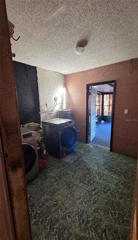 Image 12 of property listing at 3506 DARLINGTON DRIVE, Tampa, FL 33619