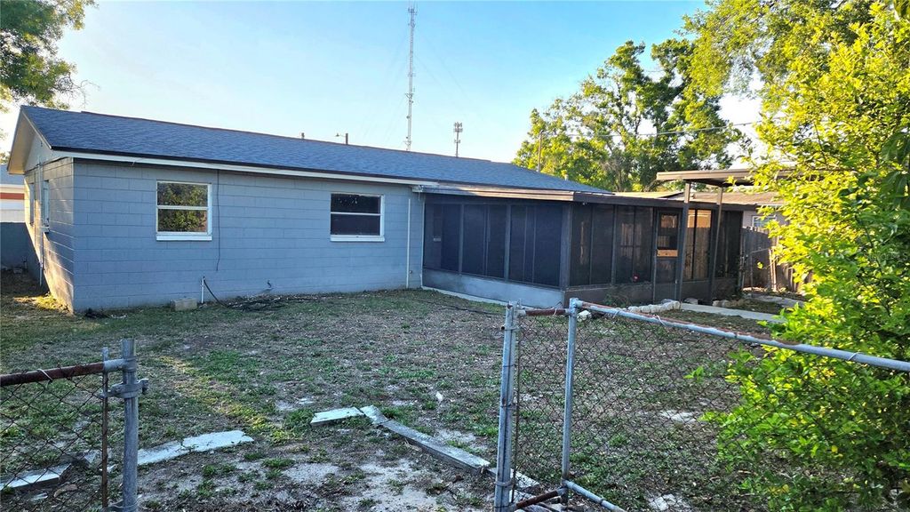 Image 13 of property listing at 3506 DARLINGTON DRIVE, Tampa, FL 33619