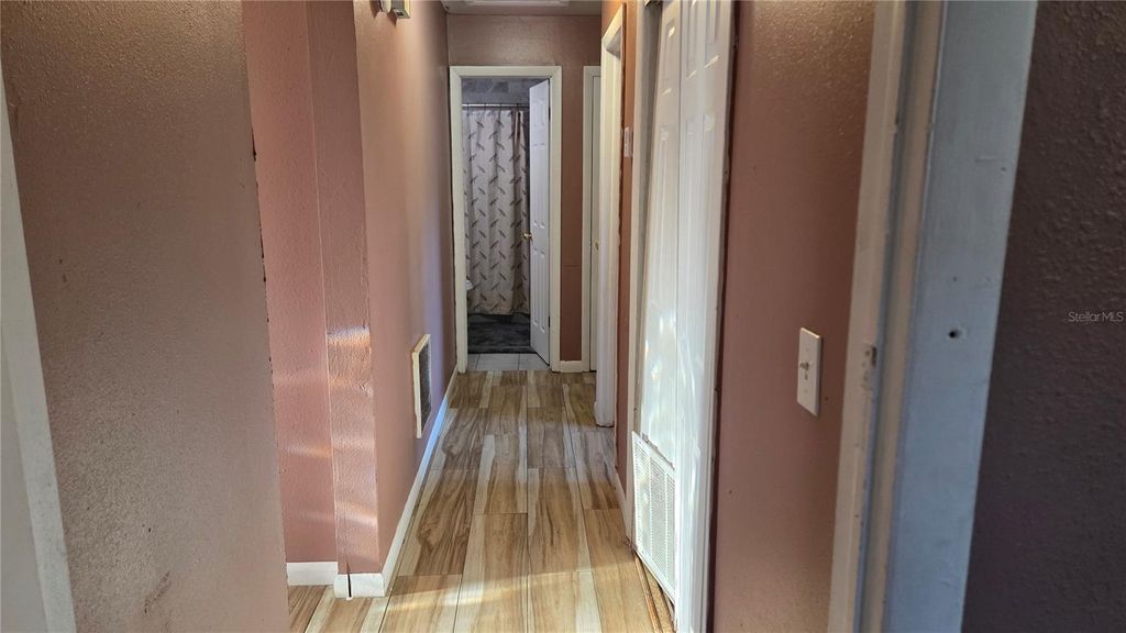 Image 10 of property listing at 3506 DARLINGTON DRIVE, Tampa, FL 33619