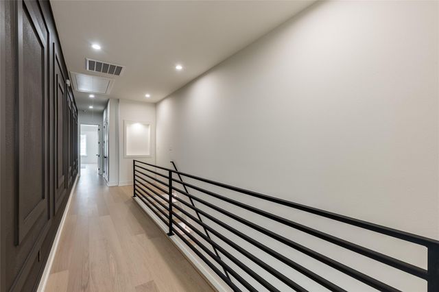 1122 E 27th St B, Houston, TX 77009