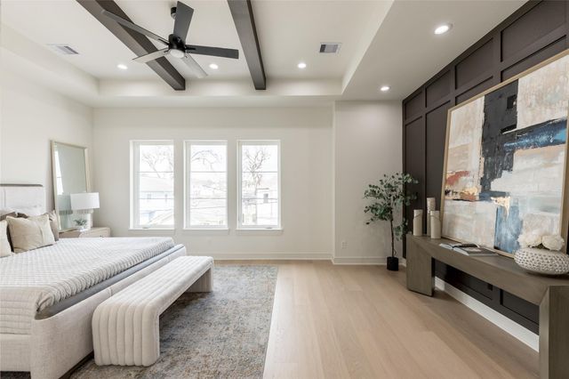 1122 E 27th St B, Houston, TX 77009