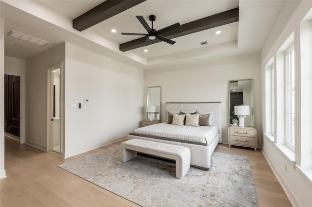 1122 E 27th St B, Houston, TX 77009