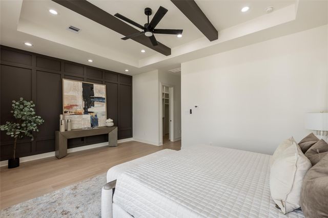 1122 E 27th St B, Houston, TX 77009