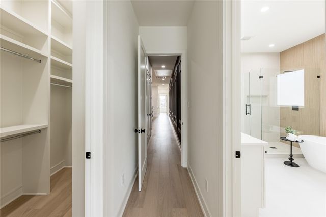 1122 E 27th St B, Houston, TX 77009