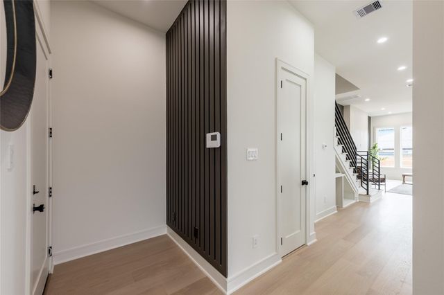 1122 E 27th St B, Houston, TX 77009