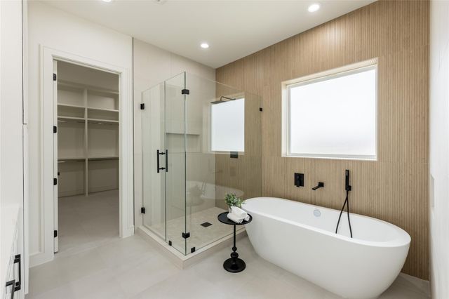 1122 E 27th St B, Houston, TX 77009