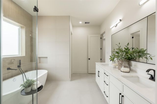 1122 E 27th St B, Houston, TX 77009